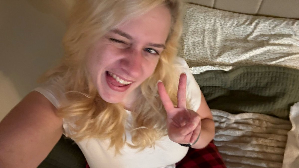NatalieGroves's tweet image. HIII I’M LIVE AND I MOVED TO A NEW APARTMENT !!!

come yap with me it’s phone stream timeeeee :3

(also I got an rgb gamer bed lmaooo)

#twitch #twitchclip #moving #LA #clip

twitch.tv/nataliegroves