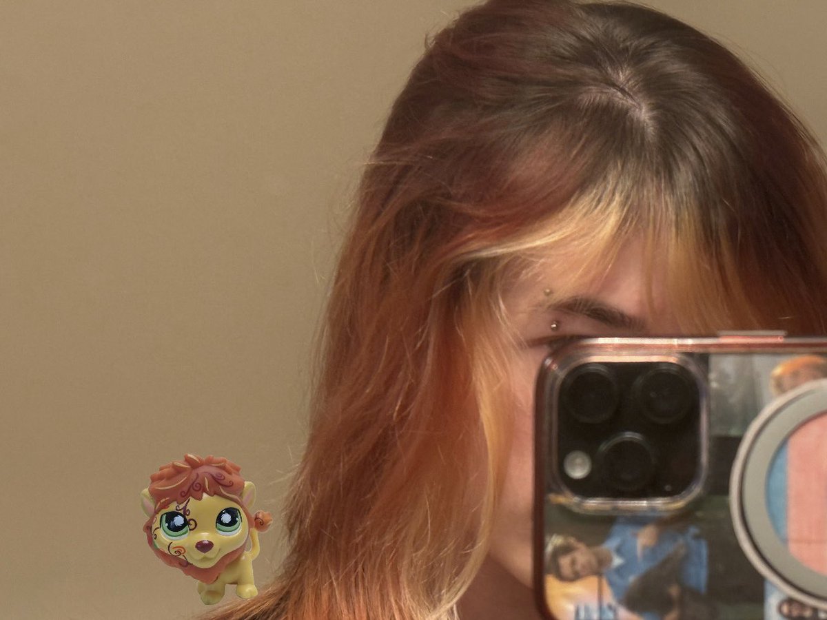 basilnoodle's tweet image. aw we have the same hair #twin