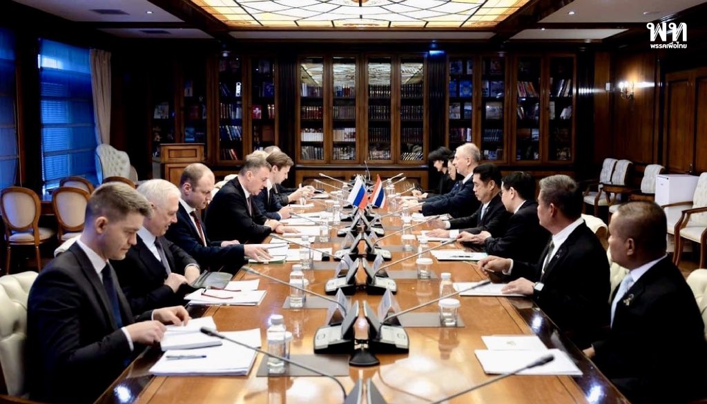 “สุริยะ จึงรุ่งเรืองกิจ” เจรจารัสเซียสำเร็จ ไฟเขียวนำเข้าปุ๋ยยูเรีย 1-2 ล้านตัน/ปี ดันตั้งคณะทำงานขยายการค้าระยะยาว
.
สุริยะ จึงรุ่งเรืองกิจ รัฐมนตรีว่าการกระทรวงเกษตรและสหกรณ์เข้าหารือกับ ดมิทรี ปาตรูเชฟ และผู้แทนกระทรวงเกษตรรัสเซีย เพื่อขยายความร่วมมือทางการค้าไทย–รัสเซีย