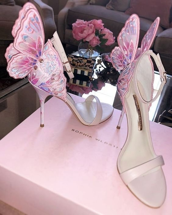 LuxAcervo's tweet photo. Sabemos exatamente quem usaria esse par de sapatos! https://t.co/kPy7yR8FsG