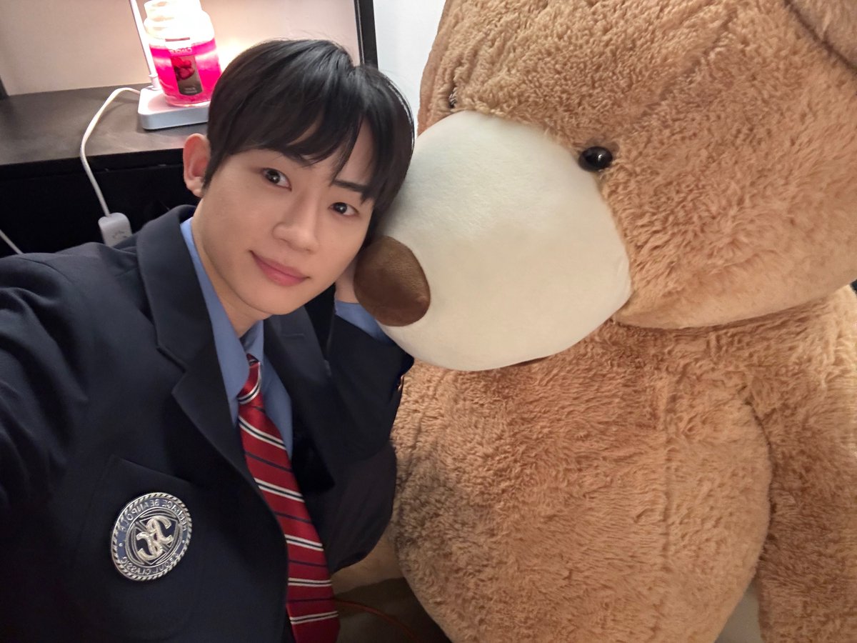 ๋ฃจ tweet media