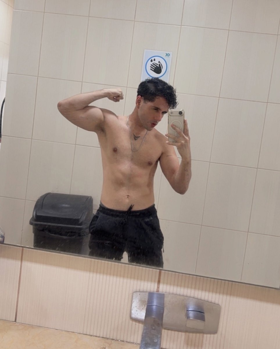 Λ I Λ N tweet media