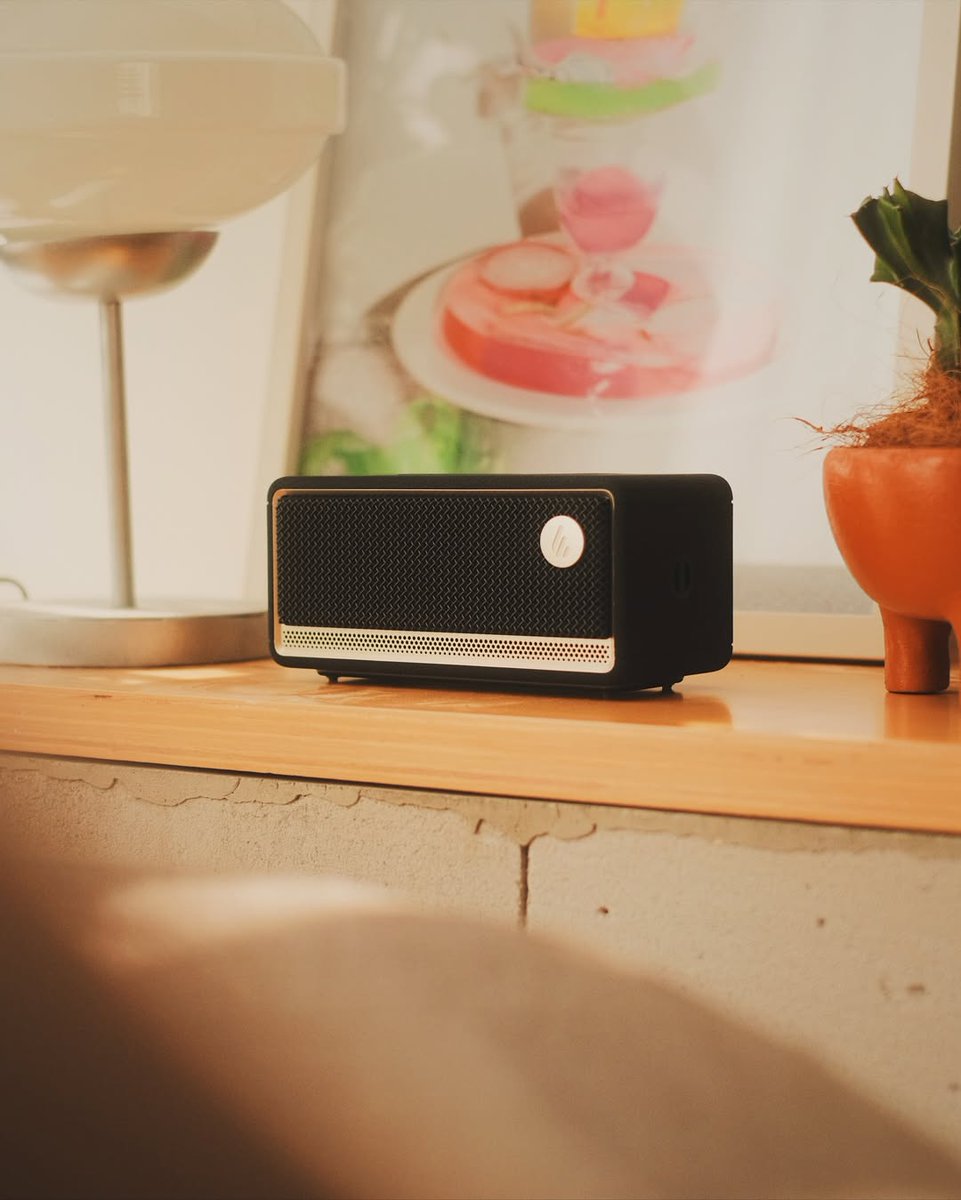 Edifier_Global's tweet image. It’s Wednesday.
Not Monday panic, not Friday hype… just vibes. 😌

EDIFIER ES60 understood the assignment.
What’s your midweek soundtrack? 🎶👇

#EDIFIER #ES60 #MusicVibes