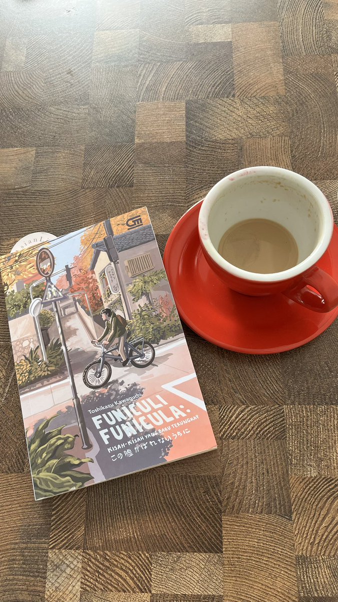thedewsh's tweet photo. Gara-gara baca ini di car wash orang-orang ngira aku lg ada masalah kali ya. Ga banyak buku yg bikin nangis seperti ini, ini volume 2. Volume 1 nya sukses juga bikin aku termehek-mehek (bahasa remaja 200-an). https://t.co/ooxtVYRLI3