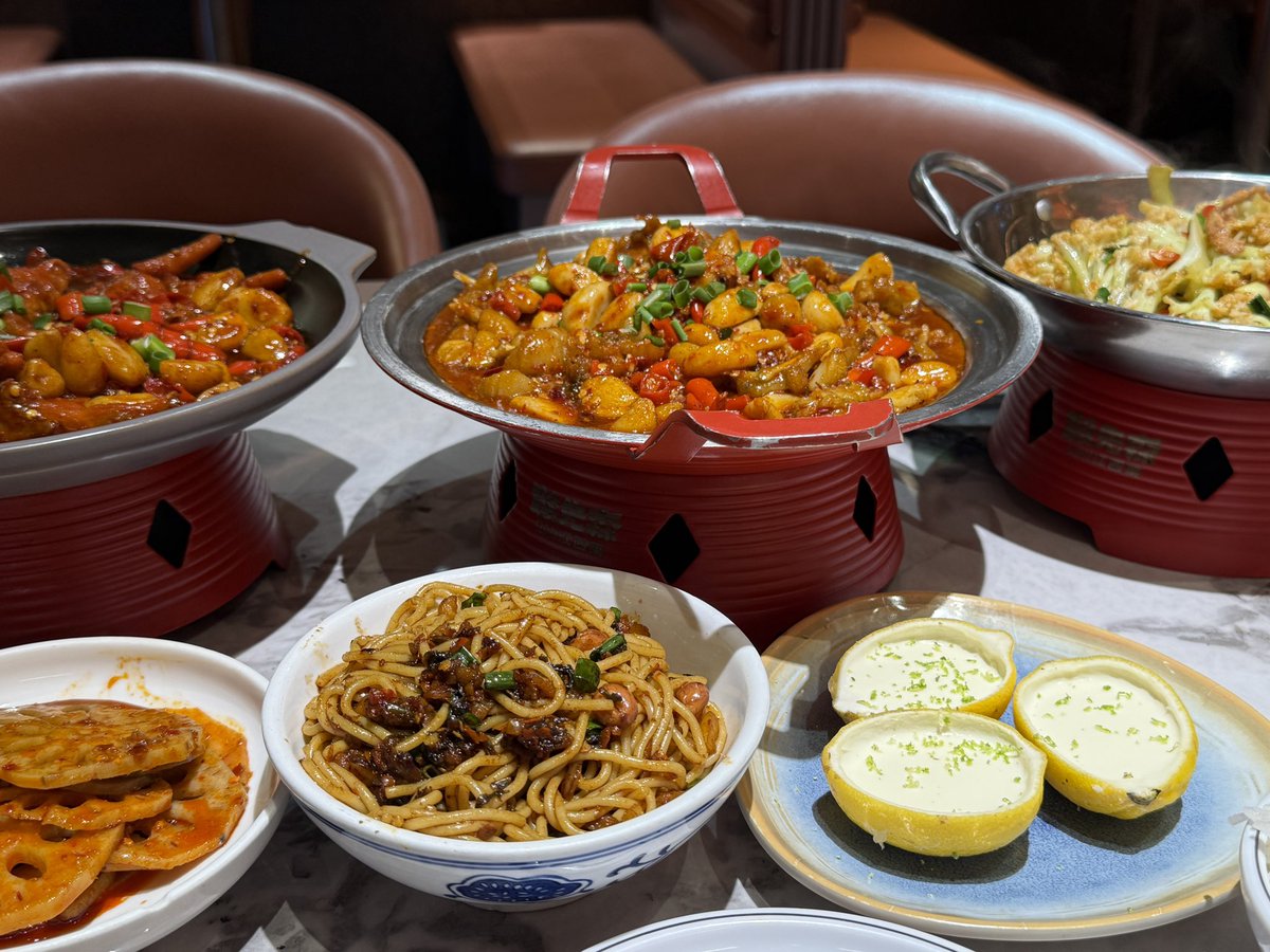 我的心裂成了缝你把它当成了b tweet media