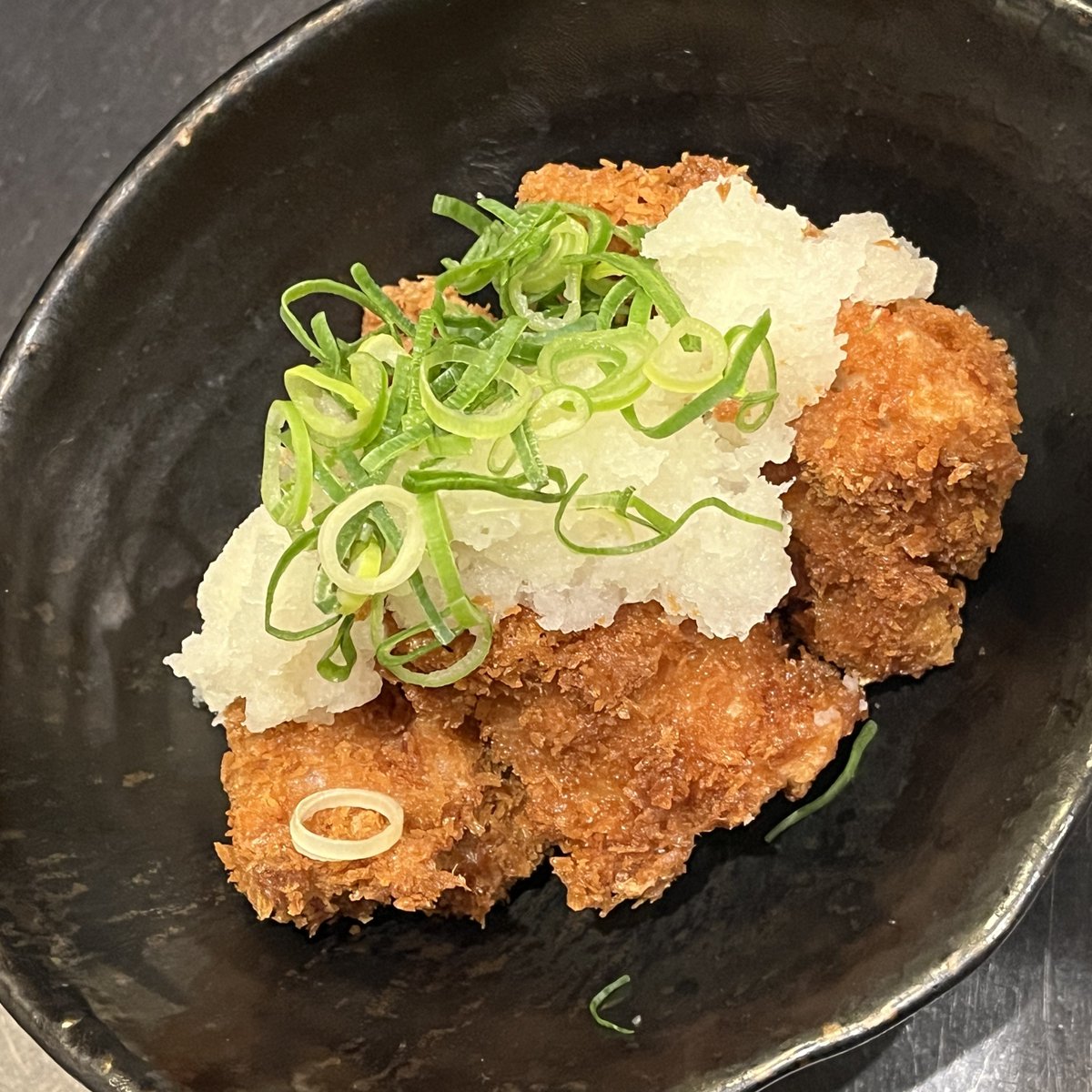 旬菜酒場 市川居笑門／東心斎橋の朝までやってるカウンター10席の居酒屋さん tweet media