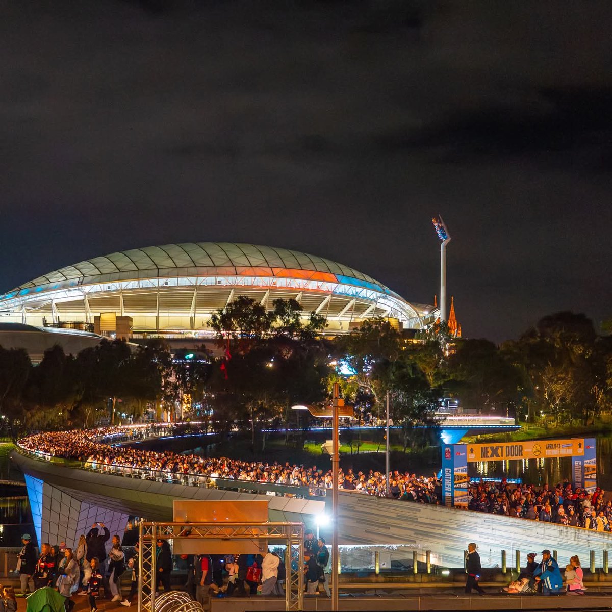 The_Indian_Sun's tweet image. #SouthAustralia’s #AFLGatherRound set a new attendance record of 270,018 across four days. A crowd of 47,319 at @TheAdelaideOval helped push the total past last year, boosting #tourism &amp;amp; #hospitality. #TheIndianSun @AFL @PMalinauskasMP

Read more 🔗 wp.me/p7ADtX-vLB