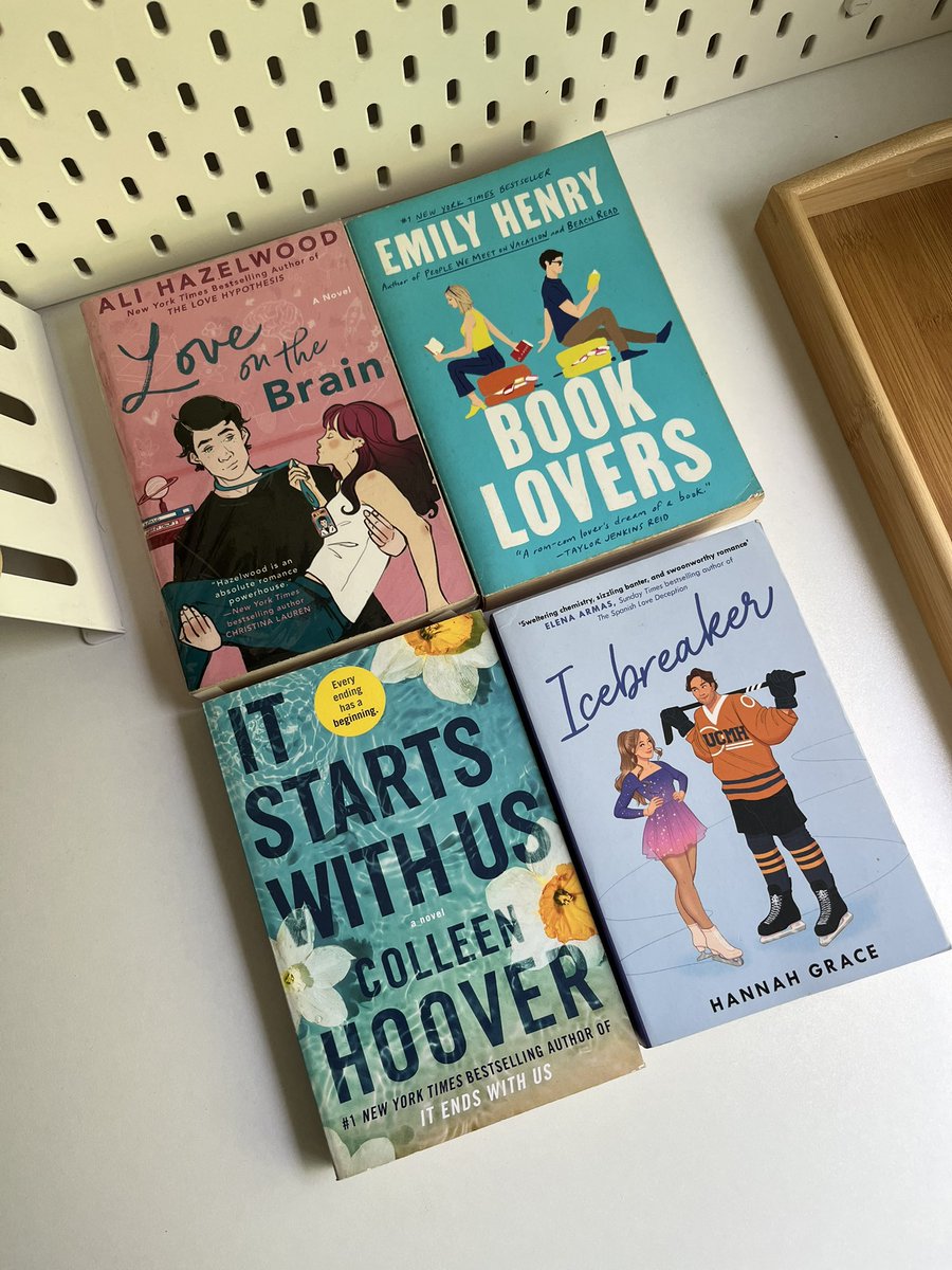 cup0ftwi's tweet photo. PRE-LOVED ROMANCE BOOKS 📚 

₱1,300 TAKE ALL (4 books)

- Icebreaker by Hannah Grace
- It Starts With Us by Colleen Hoover
- Book Lovers by Emily Henry
- Love on the Brain by Ali Hazelwood

ALL OG COPIES
x sensitive (foxing &amp; tanning)
can send conditions via ig dm
NO annotations https://t.co/lxmF9tLENJ