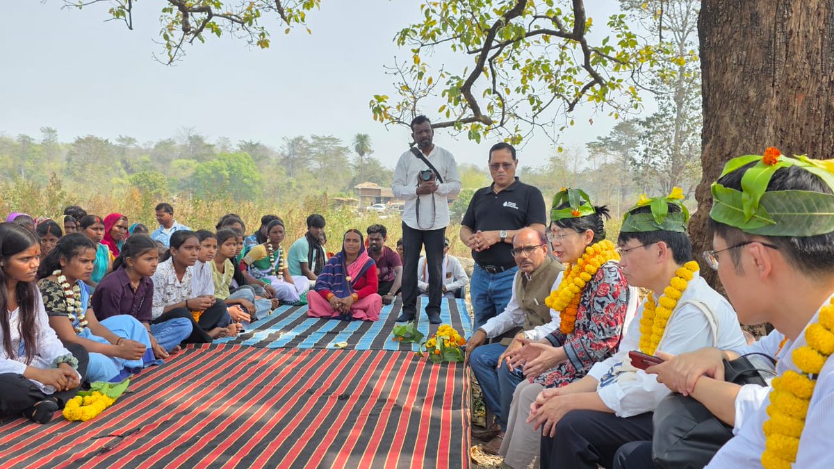 ILONewDelhi's tweet image. Japan’s senior delegation @MHLWitter recently visited India to see the impact of its partnership with @ILO - from women mica workers accessing social protection in Koderma to former domestic workers launching a women-run cooperative in Patna. #EndChildLabour #GenderEquality