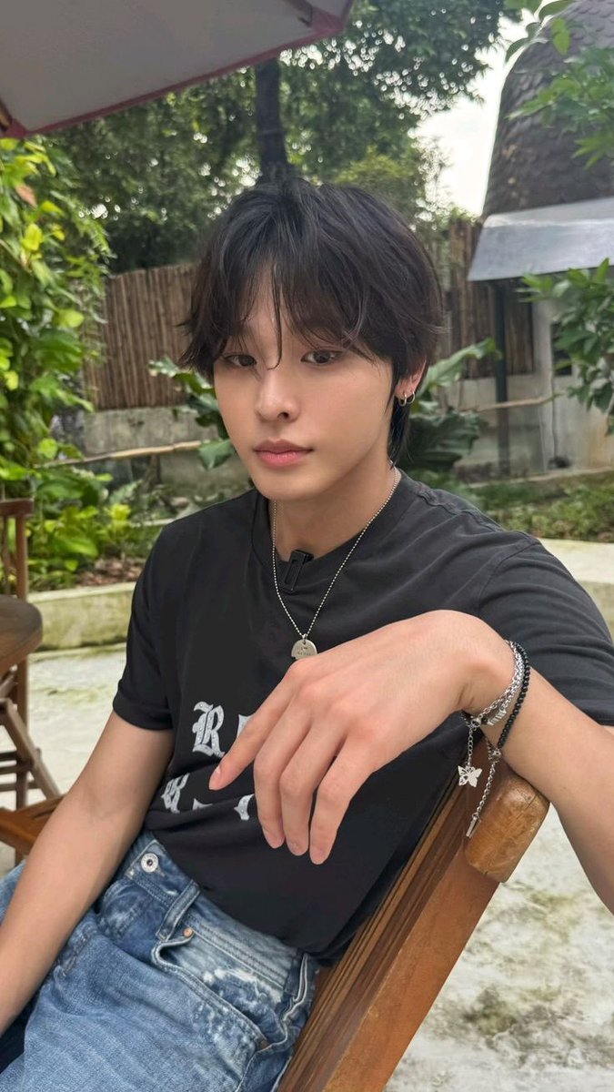 riku and yuta better actually be paired for this anniversary thing like that’s mother and daughter right there