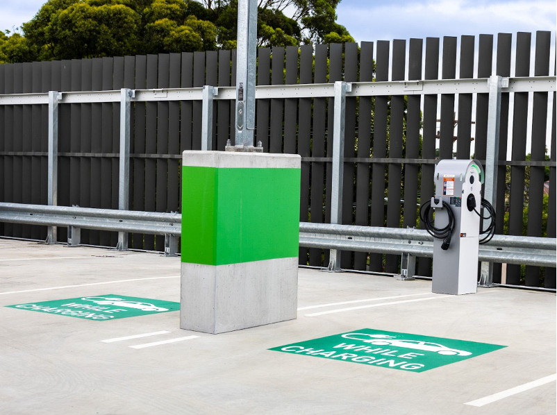 TransportforNSW's tweet photo. Did you know you can now park &amp; charge your EV at Riverwood station carpark? 🔋

Leave your car to charge while you take public transport, saving you money &amp; helping to reduce emissions.

The carpark is located at 12-16 Webb St, Riverwood 📍

More: https://t.co/NPII8nx2oK https://t.co/DtouS8qDJw
