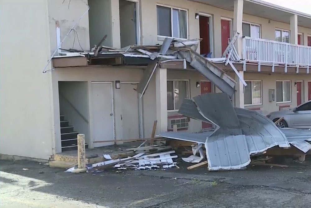 mitchellkeyeswx's tweet image. A look at the aftermath of the confirmed EF2 tornado that impacted Ottawa on the evening of April 13th, leaving damage across parts of the city. 👀

📸: @wibw 

#kansas #weather #ks #wx #kswx
