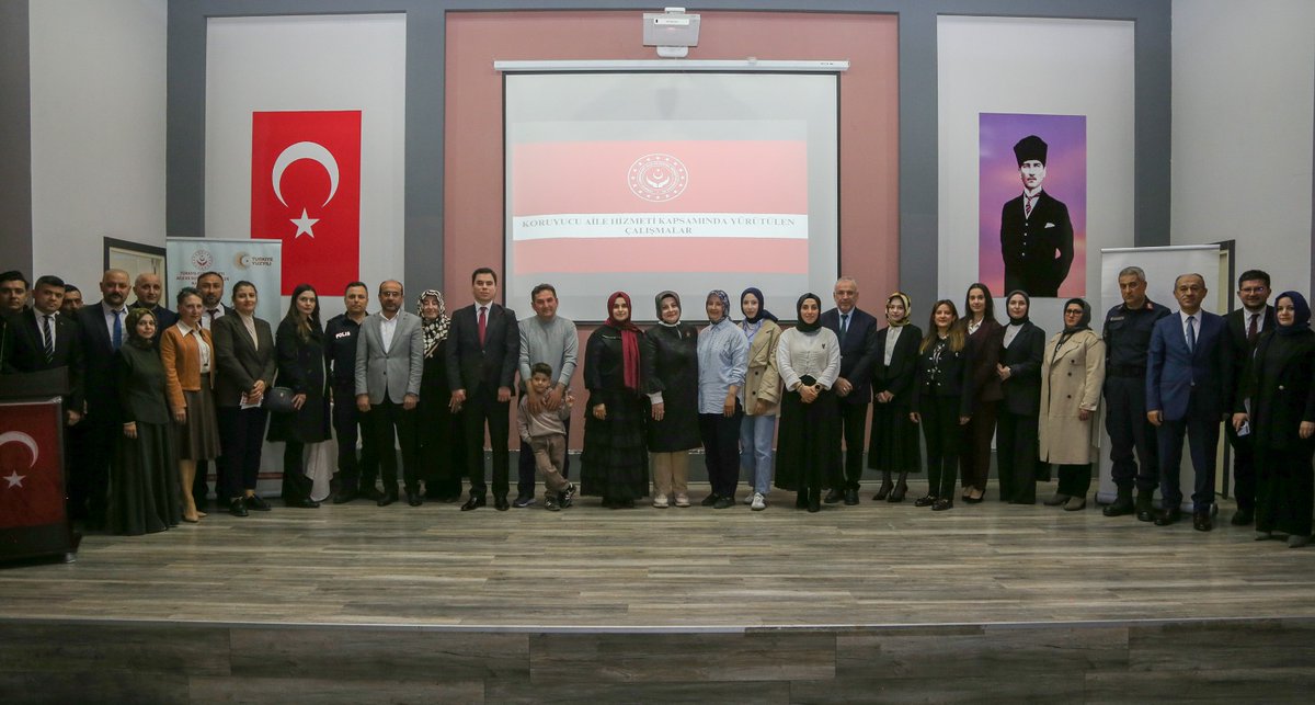 📍 Orhaneli

GÖNÜL ELÇİLERİ BULUŞMASI

Valimiz Sayın Erol Ayyıldız’ın eşi Uzm. Dr. Sayın Dilek Didem Ayyıldız Hanımefendi, Orhaneli Kaymakamlığı ev sahipliğinde düzenlenen programda Gönül Elçileri ile bir araya geldi.

Programa; Orhaneli Kaymakamı Muhammed Furkan Tuna ve eşi