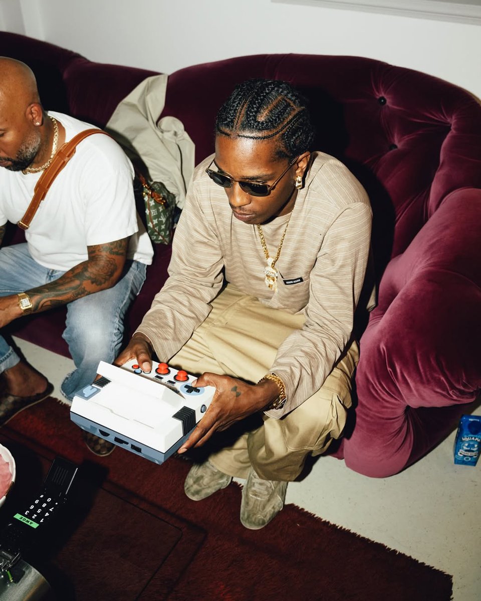 HYPEBEAST tweet media