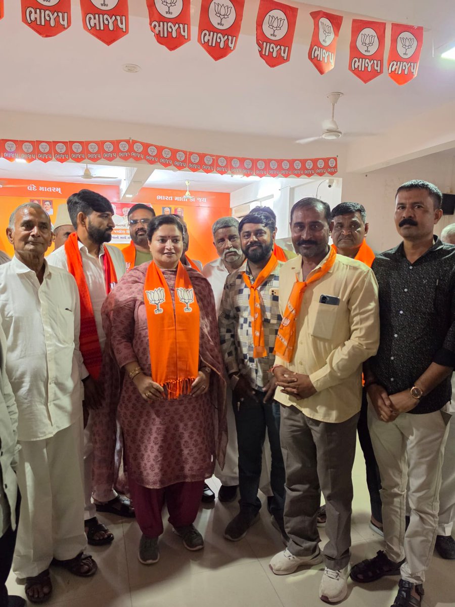 આજે જામનગર ખાતે જિલ્લાના સામાજિક આગેવાનો સાથે મુલાકાત કરી સ્નેહસભર સંવાદ કર્યો. વિજય ભવઃ 🚩
<a href="/iJagdishBJP/">Jagdish Vishwakarma</a>
<a href="/PoonambenMaadam/">Poonamben Maadam</a>
  <a href="/RaghavjiPatel/">Raghavji Patel</a> 
<a href="/CRPaatil/">C R Paatil</a> 
<a href="/AmitShah/">Amit Shah</a> 
<a href="/PMOIndia/">PMO India</a>