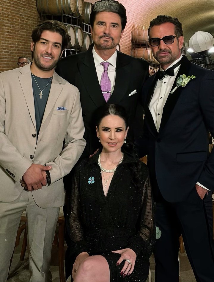 FamilyGSotoArg's tweet photo. Los Arango Nova! @JpabloGil @andreatorreh @gabrielsotoMEX #DiegoOlivera Vamoss #CorazónDeOro 😎👏🏻💯✨ https://t.co/e68dpio9iS