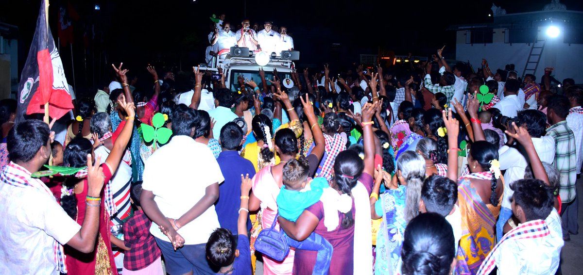 OfficeofminMRV's tweet photo. எளிய மக்களின் இதயங்களில் குடிகொண்டிருக்கும் இரட்டை இலை சின்னத்திற்கு ஆதரவாக நம் கரூர் சட்டமன்றத் தொகுதியில் எழுச்சிமிகு வாக்குச் சேகரிப்பு.
நம் மக்களின் முகங்களில் காணும் இந்த புன்னகையே நமது வெற்றியின் அடையாளம்..
#கரூர்_நான்கும்_நமதே
#தமிழ்நாடும்_நமதே https://t.co/SXjcSkFTgo