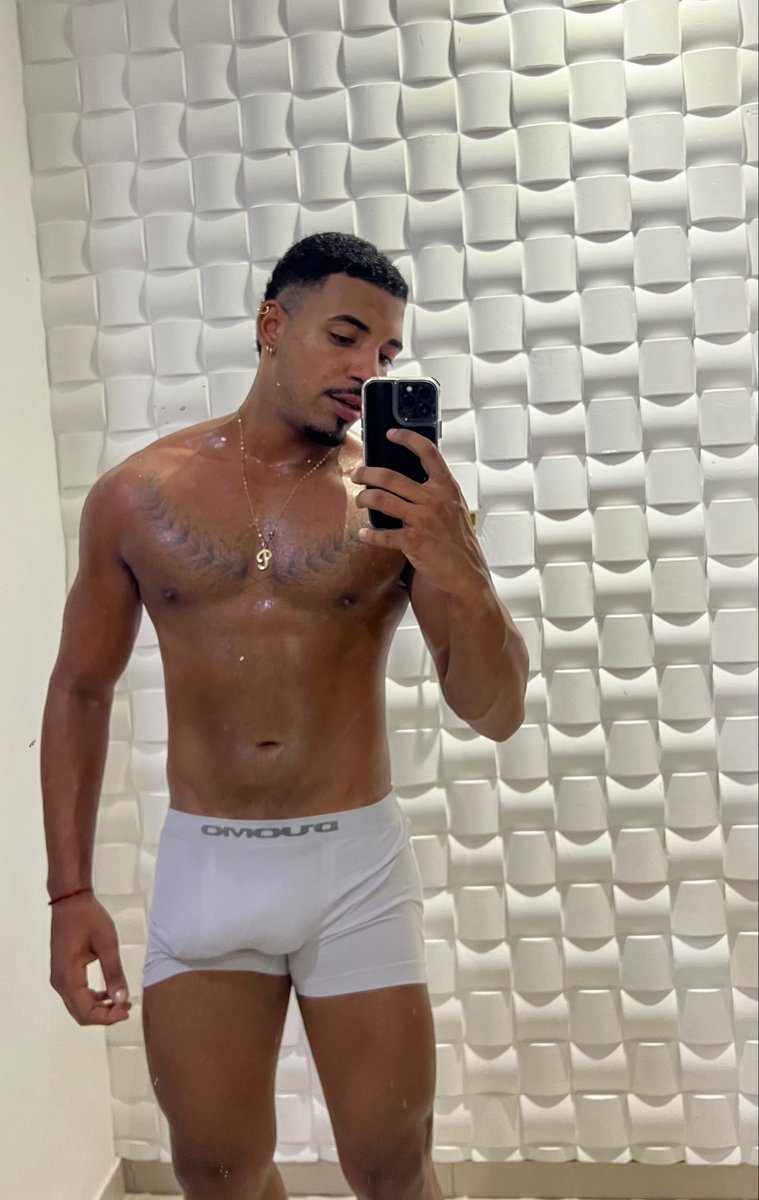 pabllomazonnii's tweet photo. você aceitaria esse homem com 1.77 de altura? 👀 https://t.co/U5J2lolbuf