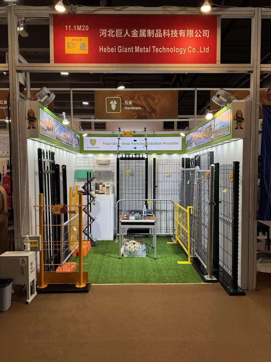 GiantFence's tweet image. Ready for a great day at the Canton Fair! 🌅

The Giant Fence team is all set and energized — looking forward to meeting you!
📍 Visit us at Booth 11.1M20 and explore our fencing solutions.

🤝 Welcome to our booth!

#manufacturing #giantfence #chinafence #fence #139thCantonFair