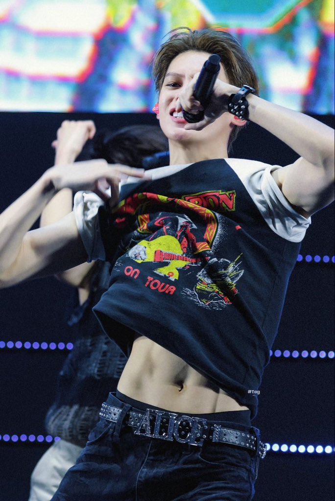 daily james waist tweet media