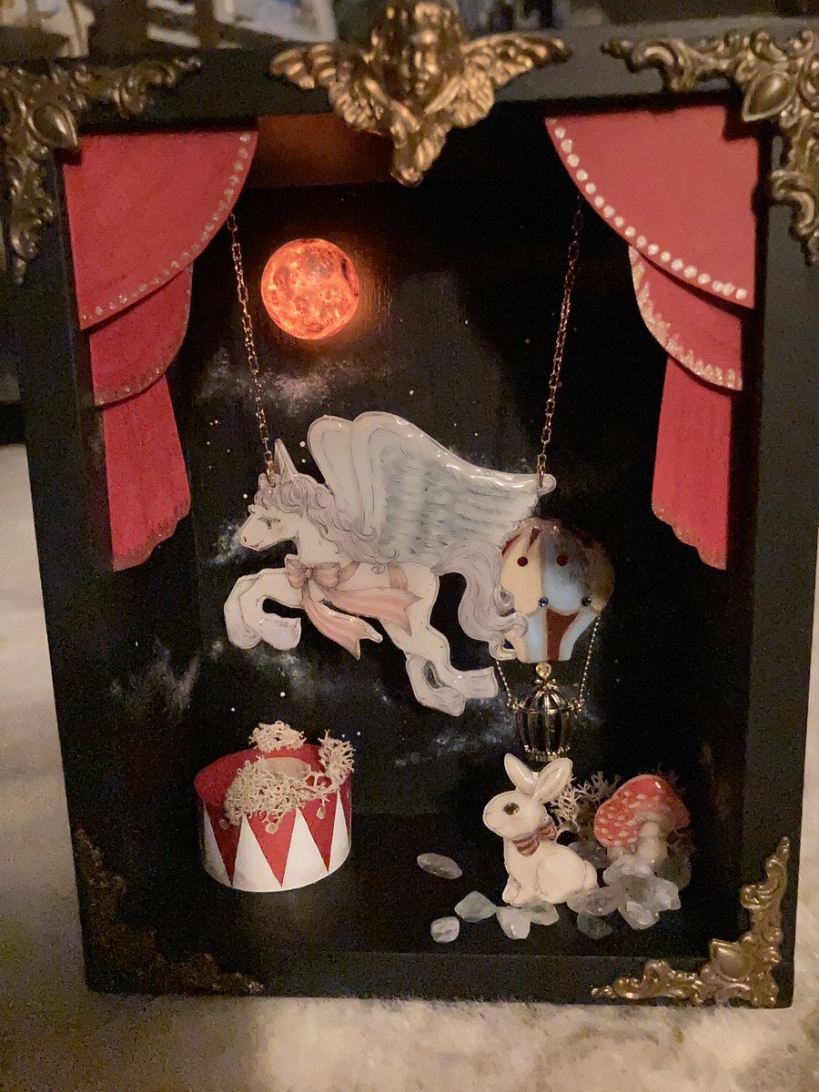 今年も #天体観測展 への参加が決まりました🔭🌖

点灯する木箱オブジェや天体や宇宙にまつわるアクセサリーなど制作します
期間中はJAMPOTさま <a href="/JAMPOTinfo/">JAMPOT / 大阪中崎町</a> にてお取扱いして頂きます⋆*
