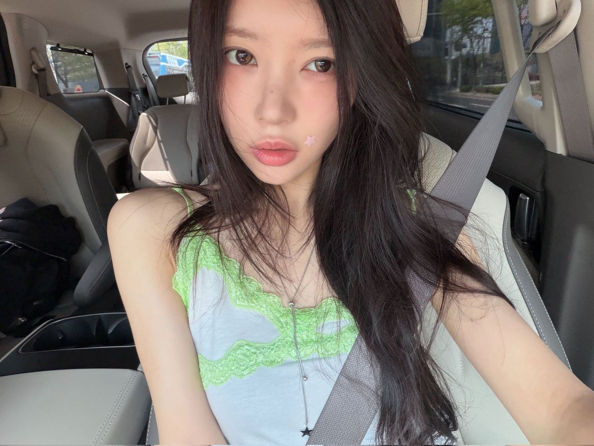 ILLIT WEVERSE tweet media