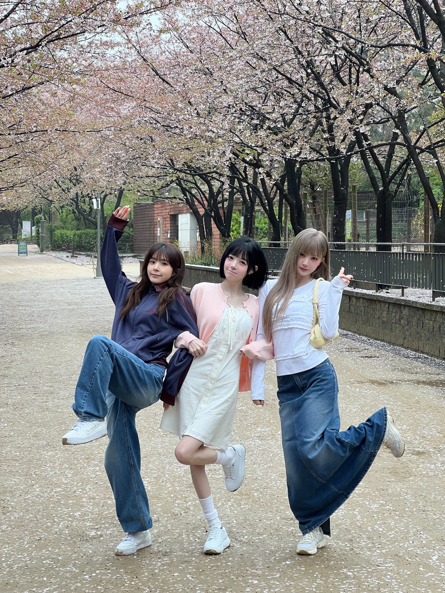 tripleS official tweet media