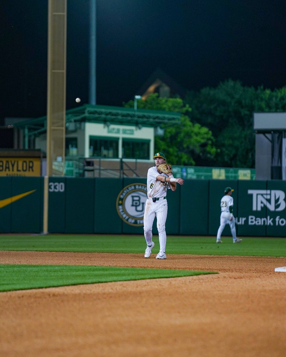 BaylorBaseball's tweet image. To the 12th! You still with us, Baylor Fam? 

End 11 | Baylor 7, UTSA 7

#SicEm 🐻⚾️ | #Together