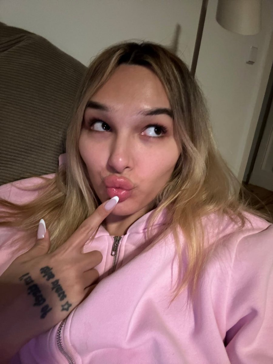 AngelinaJulesX's tweet photo. be honest! Do you get shy of very beautiful Trans girls? 🙈 https://t.co/kmaZwPT76X
