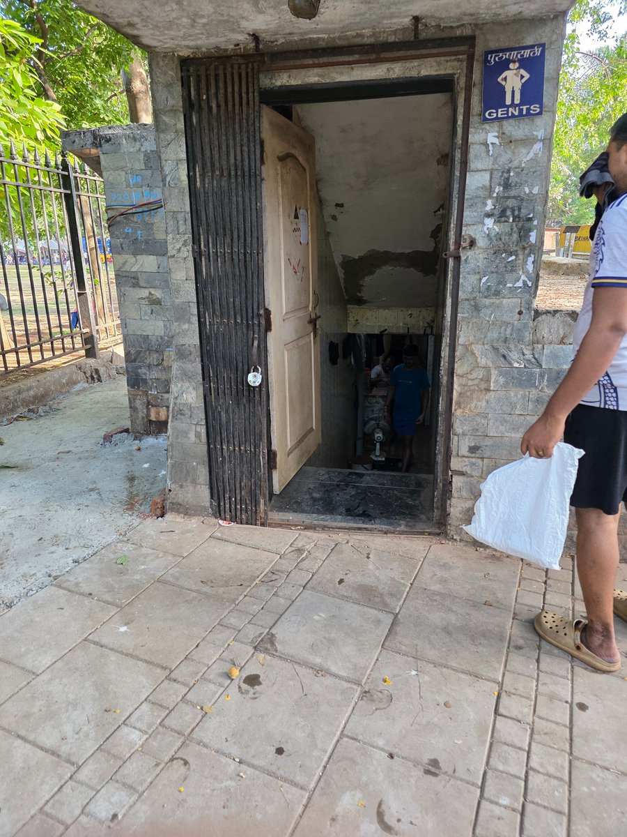 For YEARS, public gents toilet outside Elf (Opp. Bombay High Court, Oval Maidan) has been encroached. People literally residing inside.

A PUBLIC toilet, made PRIVATE in plain sight.

@MyBMC @MyBMCWardD <a href="/MTPHereToHelp/">Mumbai Traffic Police</a> <a href="/MumbaiPolice/">मुंबई पोलीस Mumbai Police</a> <a href="/CPMumbaiPolice/">Commissioner of Police, Greater Mumbai</a> <a href="/CMOMaharashtra/">CMO Maharashtra</a> <a href="/Dev_Fadnavis/">Devendra Fadnavis</a>