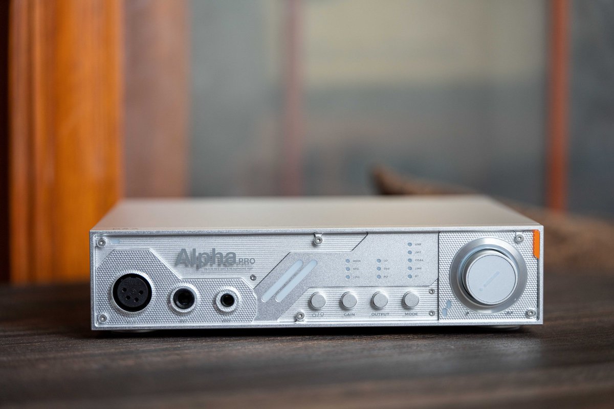 Digi_Aesth's tweet photo. Alpha PRO | Redefining the sound.

Rooted in minimalist design, Alpha PRO blends precision and authenticity.
It pushes the boundaries of sound further – adding a touch of warmth.

Delicate. Smooth. Unforgettable.🎶

#digitalaesthetics #alphapro #hifi #dac #amp #MusicLovers https://t.co/IfuE28YgQu