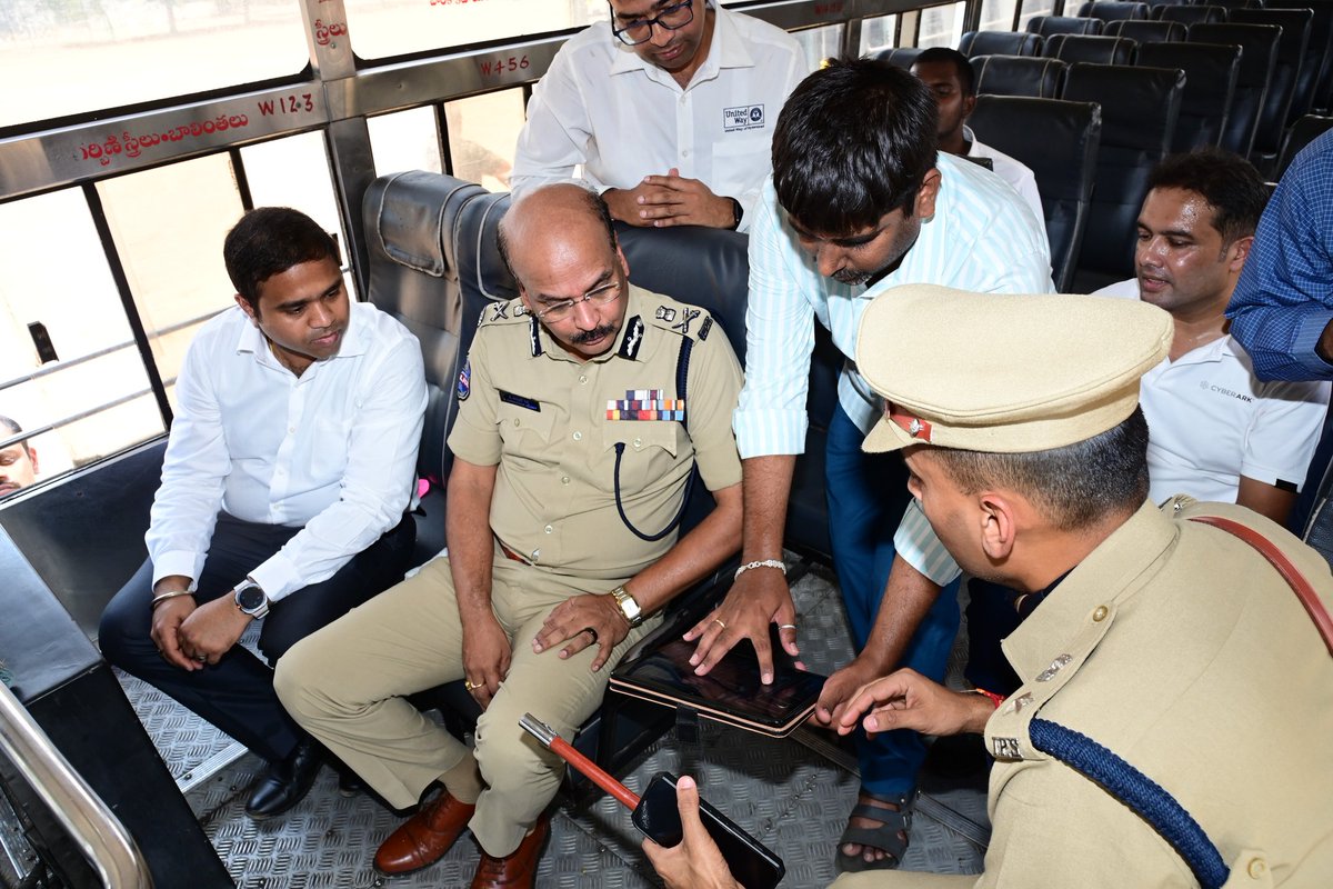 adilabad_sp's tweet image. 🚌 Safer Bus Travel in Adilabad 👁️
“#BusLoBharosa” launched with 175 #CCTV cameras in 175 #TGSRTC buses 🎥
🚺 Boosts passenger safety, prevents theft &amp;amp; harassment
👮 Launched by DGP B. Shivdhar Reddy with SP Akhil Mahajan
Travel Safe. Stay Secure.
@TelanganaCOPs @TelanganaDGP