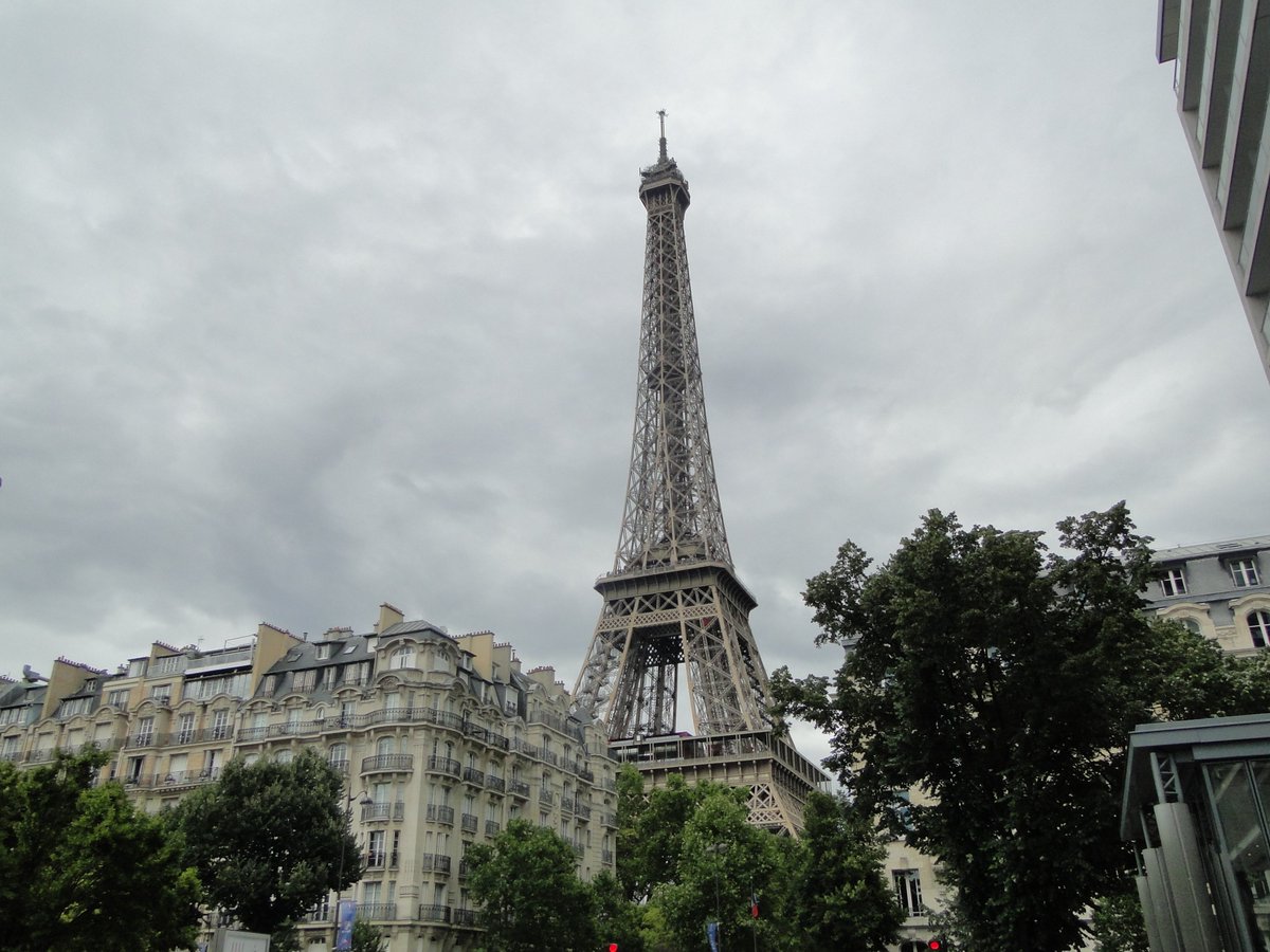 MarkWerling5's tweet image. The Paris Expo opened today in 1900.

The Eiffel Tower was embellished for the event.  #Paris #EiffelTower