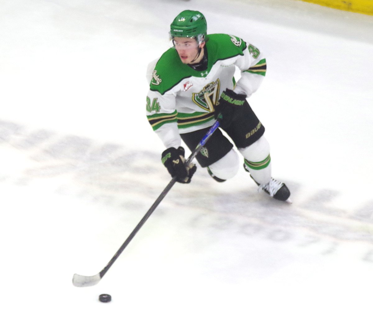 StanksSports's tweet image. My pick for player of the game in the #PrinceAlbert #Raiders 4-0 victory over the #Saskatoon #Blades in Game 3 of a #WHL Eastern Conference Semifinal Series is Raiders star centre Braeden Cootes. Cootes had a pair of goals and was a plus-two in the plus-minus department. #CHL.