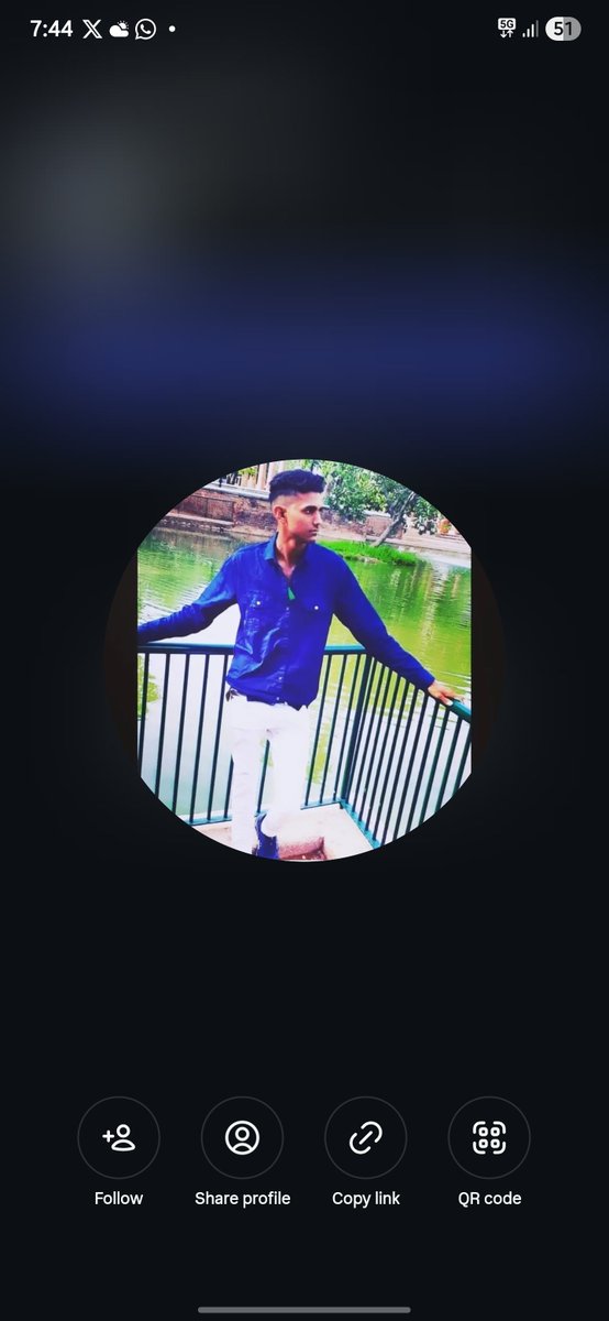 જો આ વ્યક્તિ એક મીડિયાકર્મીને જાહેરમાં આવી ધમકી આપી શકતો હોય, તો વિચારો તે સામાન્ય લોકો સાથે શું કરતો હશે??? 

મને પૂરો ભરોસો છે કે <a href="/sanghaviharsh/">Harsh Sanghavi</a> ભાઈના માર્ગદર્શન હેઠળ <a href="/GujaratPolice/">Gujarat Police</a> , <a href="/AhmedabadPolice/">Ahmedabad Police અમદાવાદ પોલીસ</a> જરૂર દાખલારૂપ કાર્યવાહી કરશે...