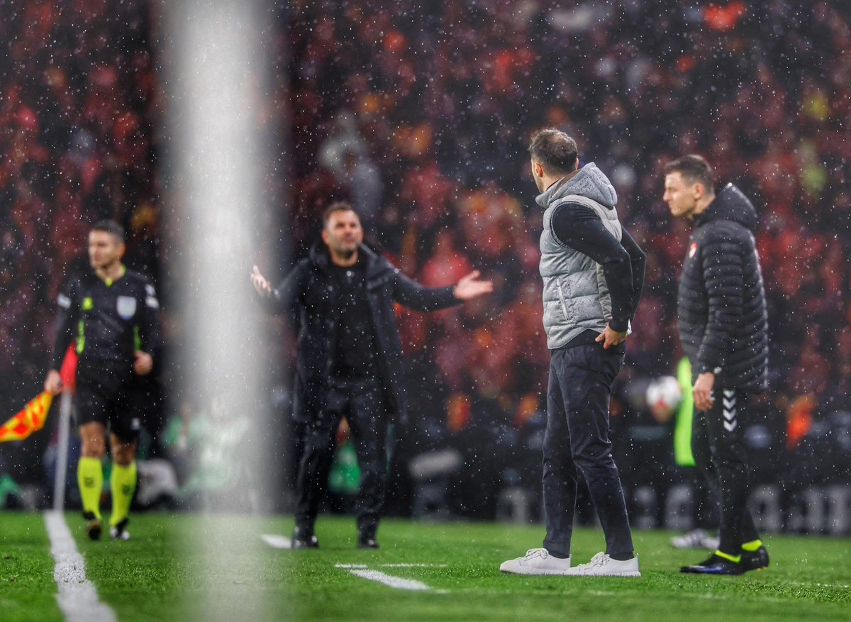 🗣️Ahmet Çakar: “Okan Buruk, 3 senelik edindiği birikimi bir gecede kaybedebilir. Mesela Tedesco kovulabilir, ama Tedesco için adam değildi diyemezsin. 

Tedesco’nun kimseyle hır gürü yok, Fenerbahçe teknik direktörüne yakışmayacak hareketleri yok Tedesco’nun.

Okan Buruk tam