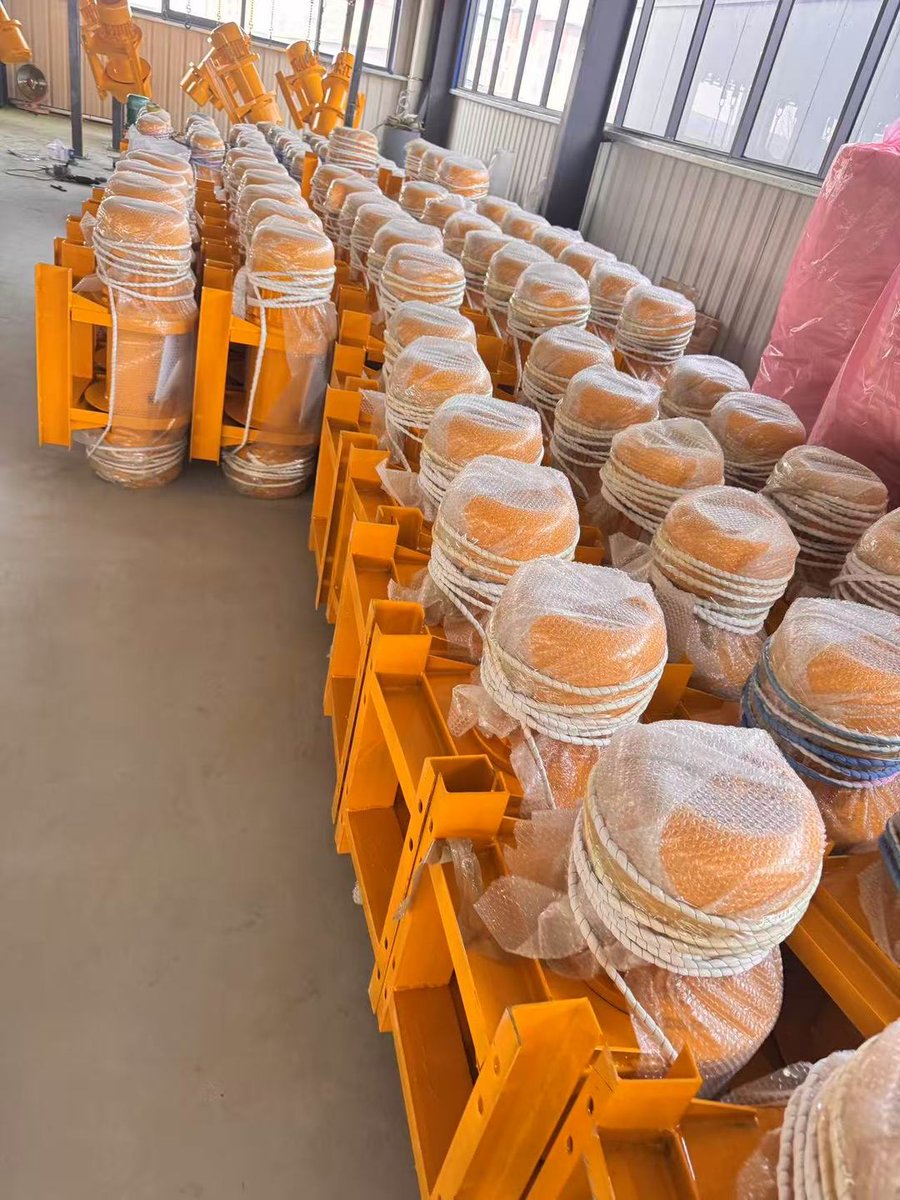 wt_machinery's tweet image. Fully wrapped electric winches ready for global shipment! Built for power and durability. #ElectricWinch #LiftingEquipment #IndustrialTools #BulkSupply #MaterialHandling