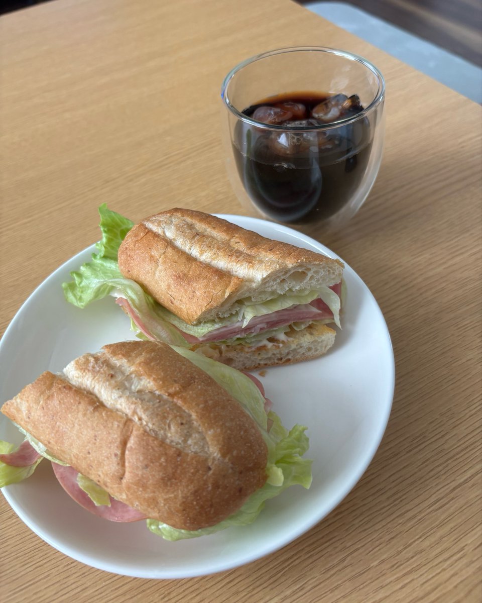 sofusyschika's tweet photo. お家でドトールのミラノサンドAを再現してみました🥖☕️
元ドトール店員なので昔の記憶を辿りながら完成😊いい感じにできあがりました〜
ドトール大好きです〜 https://t.co/UAp4VgUDHa