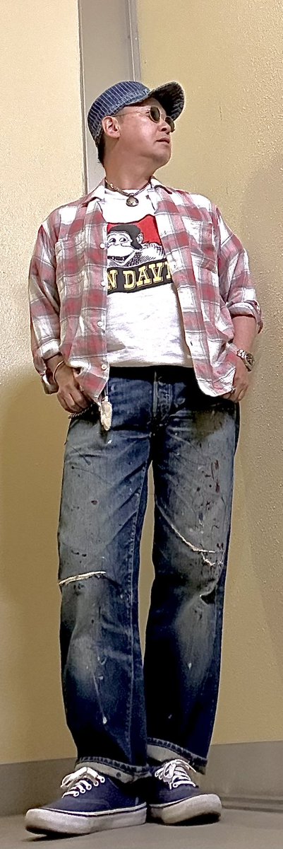 ベンデイビスの定番Tですが
＃オニータボディのアメ製
＃シングルステッチ
＃なにより染み込みプリントでして
＃ベンズはラバープリントが多い印象なんで
＃勝手に価値を見出してウホウホしてます
＃ゴリラだけに🦍
＃今の時期前開け着用が増えるので
＃こんな白地でインパクトある柄のTが重宝します👍