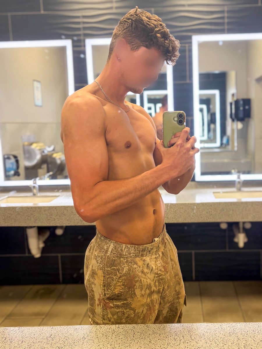 Hunter Rain 4k tweet media