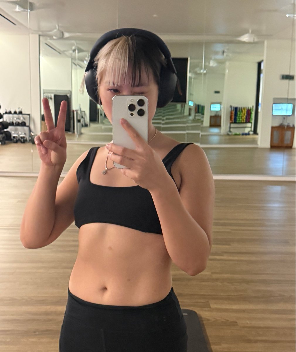 _bekuwu's tweet photo. The hard work is paying off! My abs are starting to show https://t.co/4CTfPIXNeF
