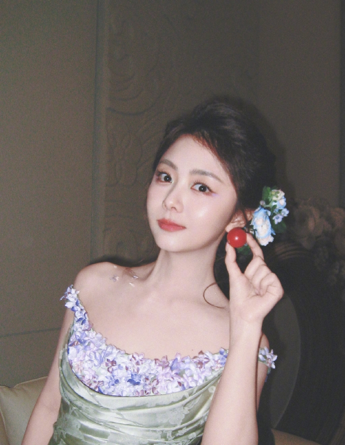 FunctionFu32032's tweet photo. 松韻好美啊！
#譚松韻 #tansongyun https://t.co/DVwLg0zoM7