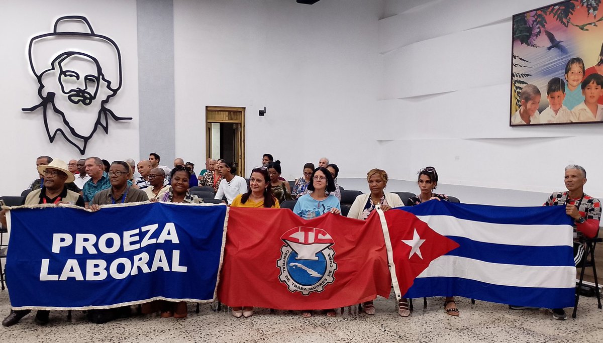 🇨🇺 En la Plenaria del Sindicato de #Salud en la capital y como parte de las actividades en homenaje al 1ro. de Mayo, los trabajadores del sector ratificamos el compromiso con la vida de nuestro pueblo y la defensa de la Revolución.