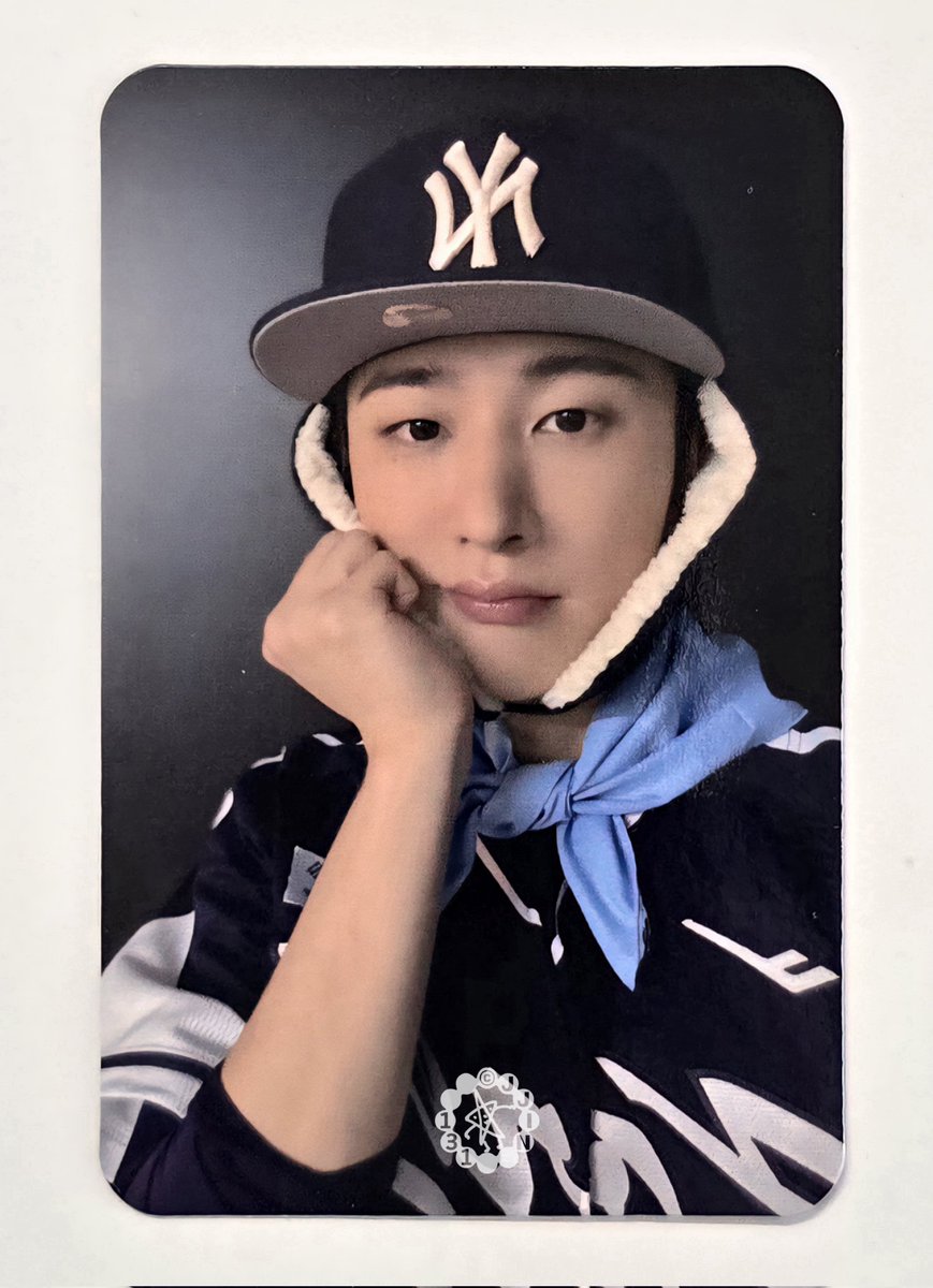 아이디데이 선물처럼 포카가 왔네..🥹
#ID_WithBI_5thAnniversary