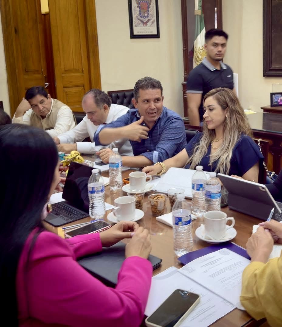 #Martes de reunión, con la Junta de Coordinación Política del #Congreso del Estado de Michoacán.
Listos para la próxima #sesión, ¡que tengan bonita noche! 👋💯