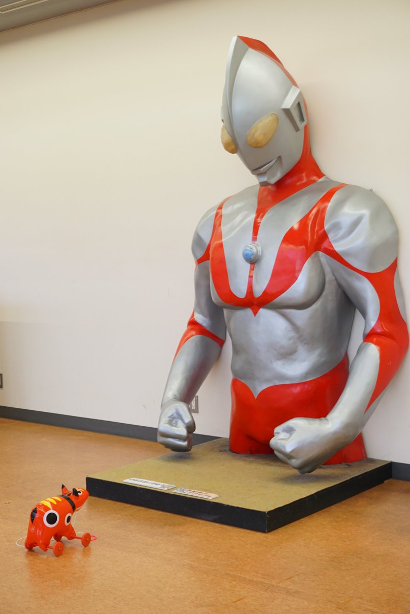 あなたがウルトラマン？
#福島空港 #おさんぽ赤べこ