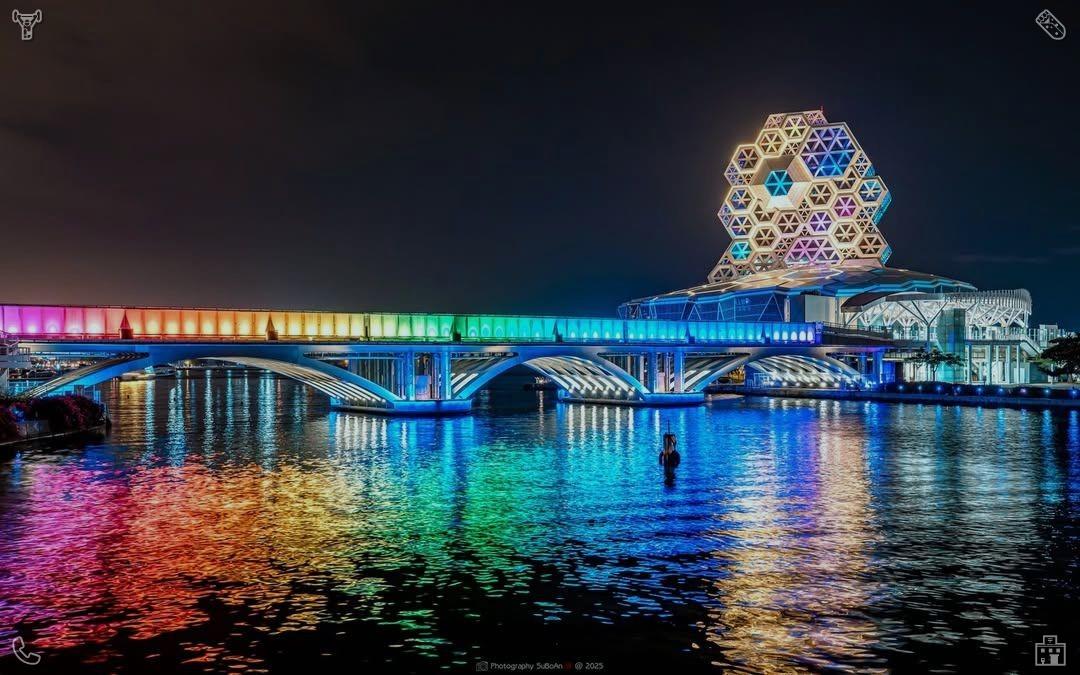 Pasta with tomato sauce, featuring tomatoes for a delicious flavor.
