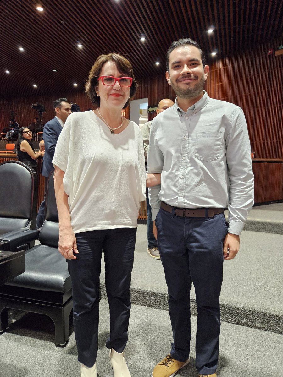Me dio mucho gusto, hoy en mi visita a la Cámara de Diputados, saludar a la gran legisladora <a href="/Pat_MercadoC/">Patricia Mercado</a> Una importante defensora y aliada de los derechos humanos y la movilidad.
