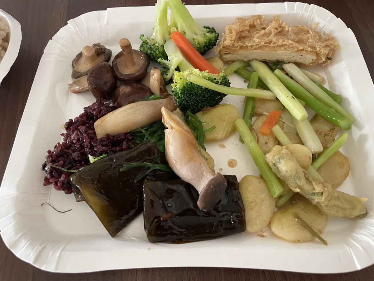 feiwyz's tweet image. 突然覺得有些素食餐廳很好吃

我三伯吃素吃了50幾年了

今天陪他一起吃素

#素食真好吃

#Vegetarian