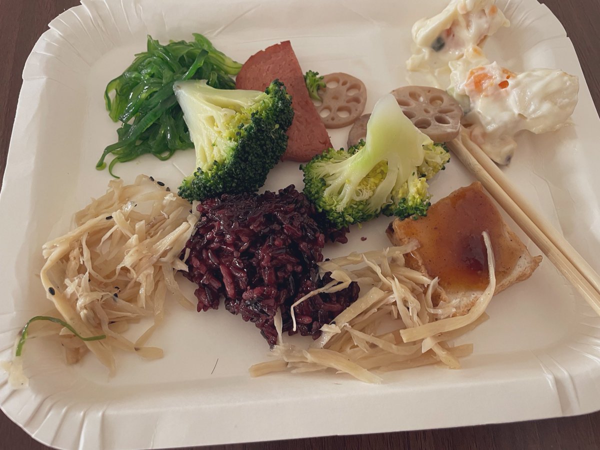 feiwyz's tweet image. 突然覺得有些素食餐廳很好吃

我三伯吃素吃了50幾年了

今天陪他一起吃素

#素食真好吃

#Vegetarian